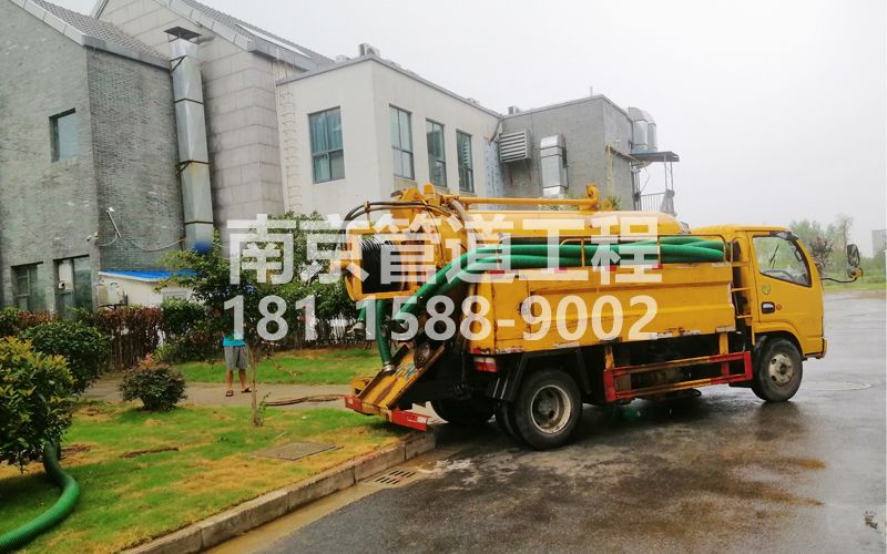 246顶山小区化粪池清理